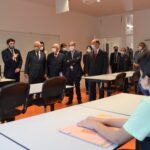 Sul Informação - Entre fotos e apertos de mão, Costa foi à nova EB 2,3 D. Dinis de Quarteira apelar à vacinação