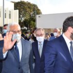 Sul Informação - Entre fotos e apertos de mão, Costa foi à nova EB 2,3 D. Dinis de Quarteira apelar à vacinação