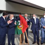 Sul Informação - Entre fotos e apertos de mão, Costa foi à nova EB 2,3 D. Dinis de Quarteira apelar à vacinação