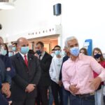 Sul Informação - Entre fotos e apertos de mão, Costa foi à nova EB 2,3 D. Dinis de Quarteira apelar à vacinação