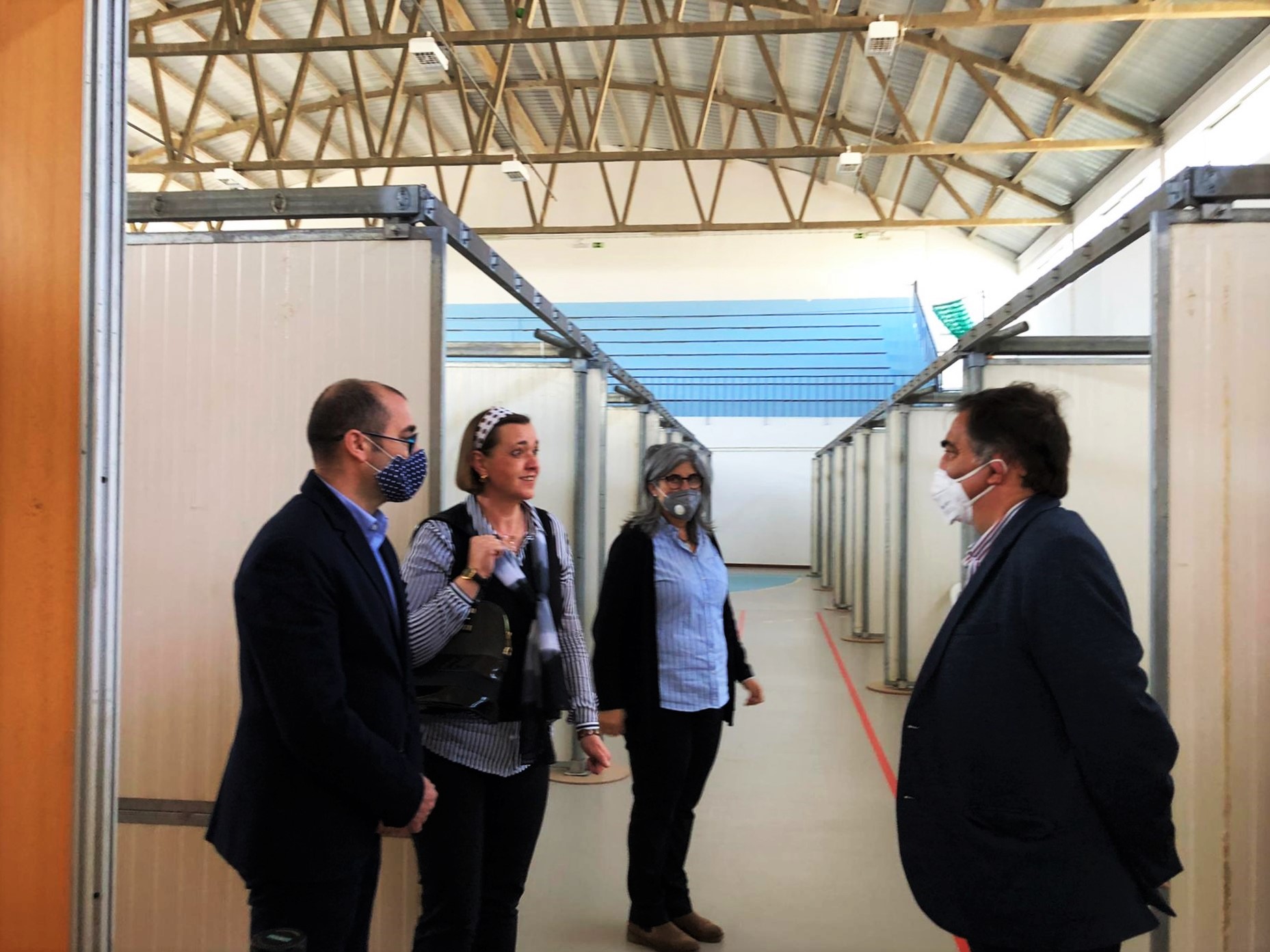 Sul Informação - Apolinário visitou Zona de Apoio à População de VRSA