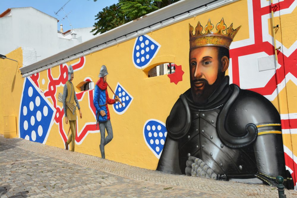 Sul Informação - D. Sancho e Al-Mutamid são protagonistas de obra de arte urbana em Silves