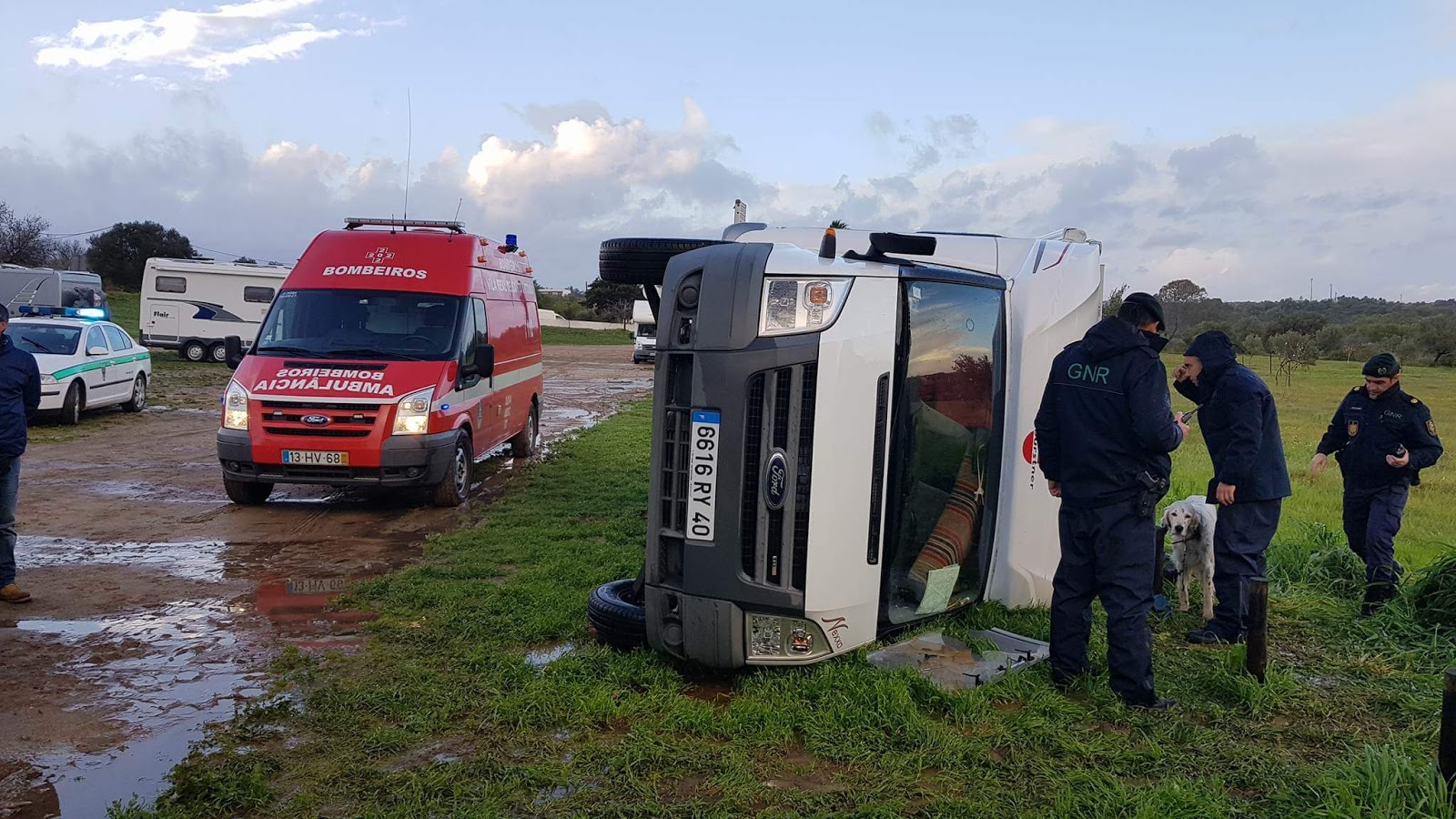 Sul Informação - Vento virou autocaravana em Cacela Velha e fez um ferido