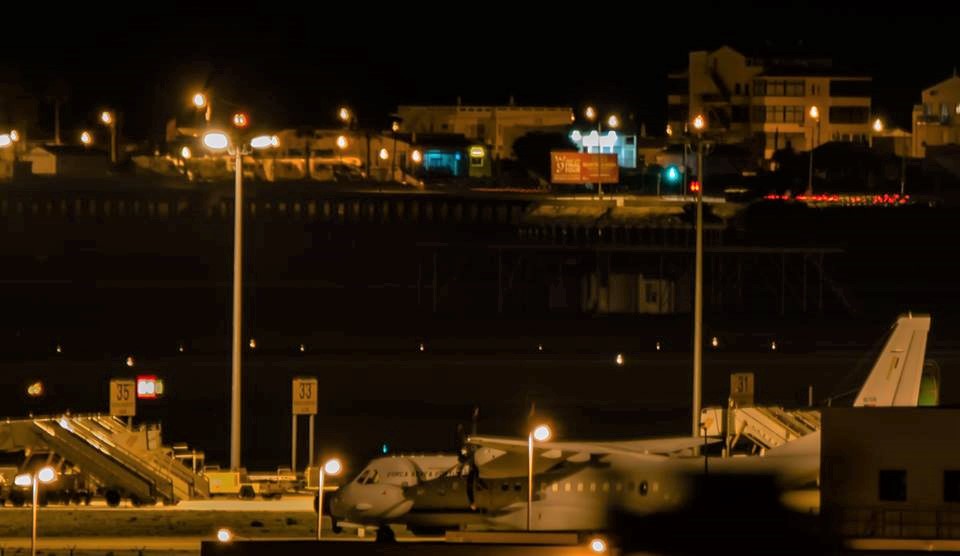Sul Informação - Avião da Força Aérea aterrou de emergência em Faro devido a problema elétrico