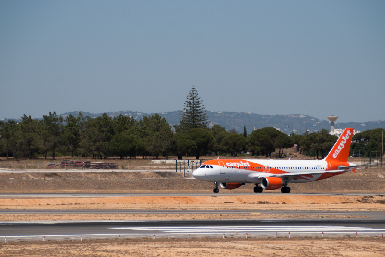 Sul Informação - Easyjet com 16 voos cancelados hoje devido a greve em Portugal