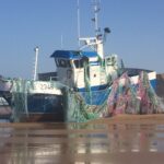 Sul Informação - Barco de pesca encalha «por razões desconhecidas» na Praia do Tonel em Sagres (com fotos)