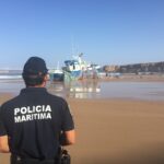 Sul Informação - Barco de pesca encalha «por razões desconhecidas» na Praia do Tonel em Sagres (com fotos)