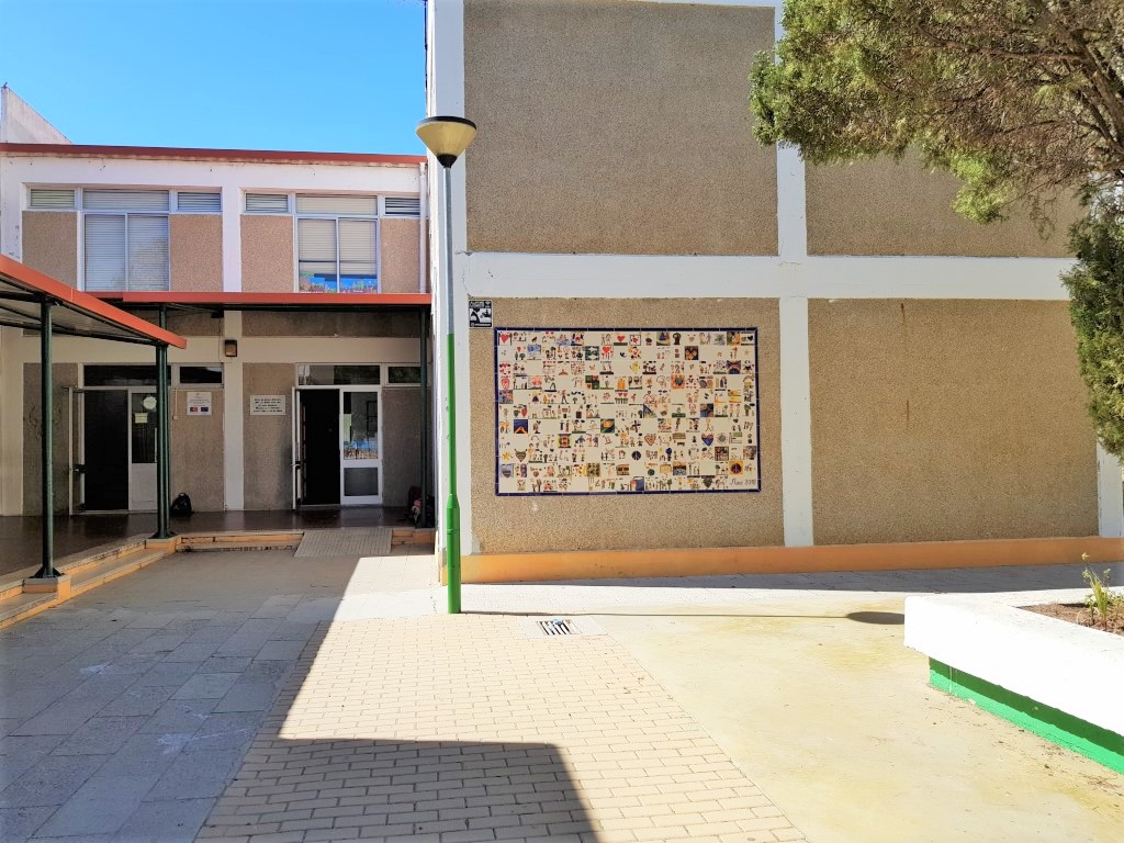 Sul Informação - Faro: Escola de Alto de Rodes inaugura painel de azulejos feito pelos alunos