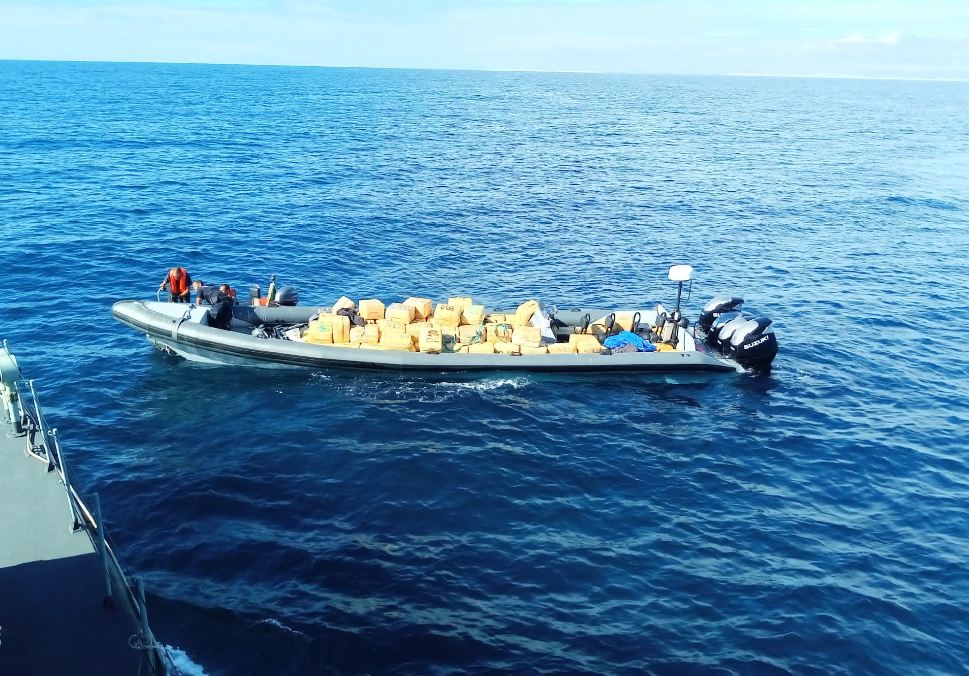 Sul Informação - Pescador encontra barco carregado de droga a sul da Armona [com vídeo]
