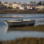 Sul Informação - Estaleiros de Faro e Marina de Vilamoura “desfazem-se” de barcos abandonados