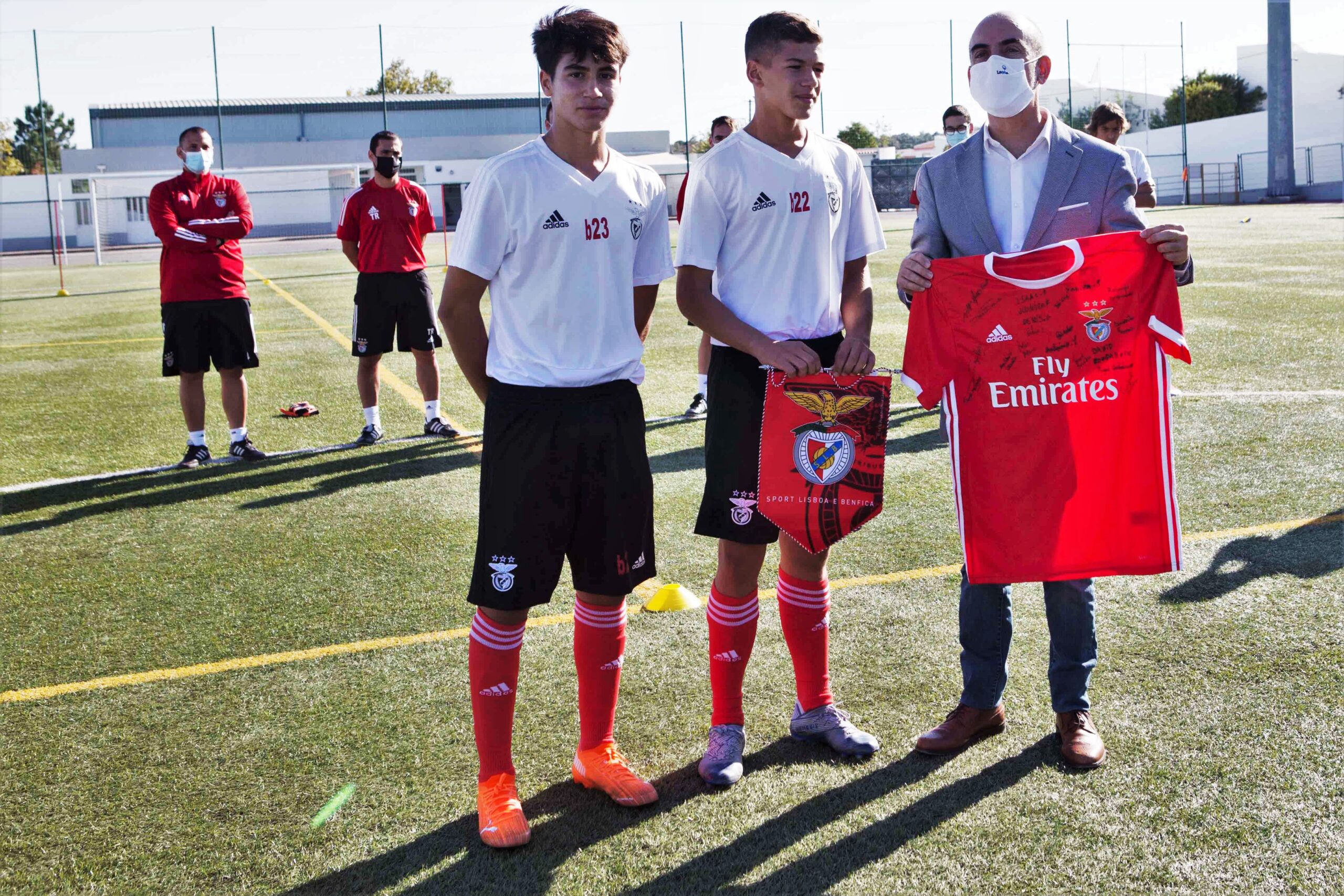 Sul Informação - Jovens atletas do Benfica estão a treinar em Lagoa