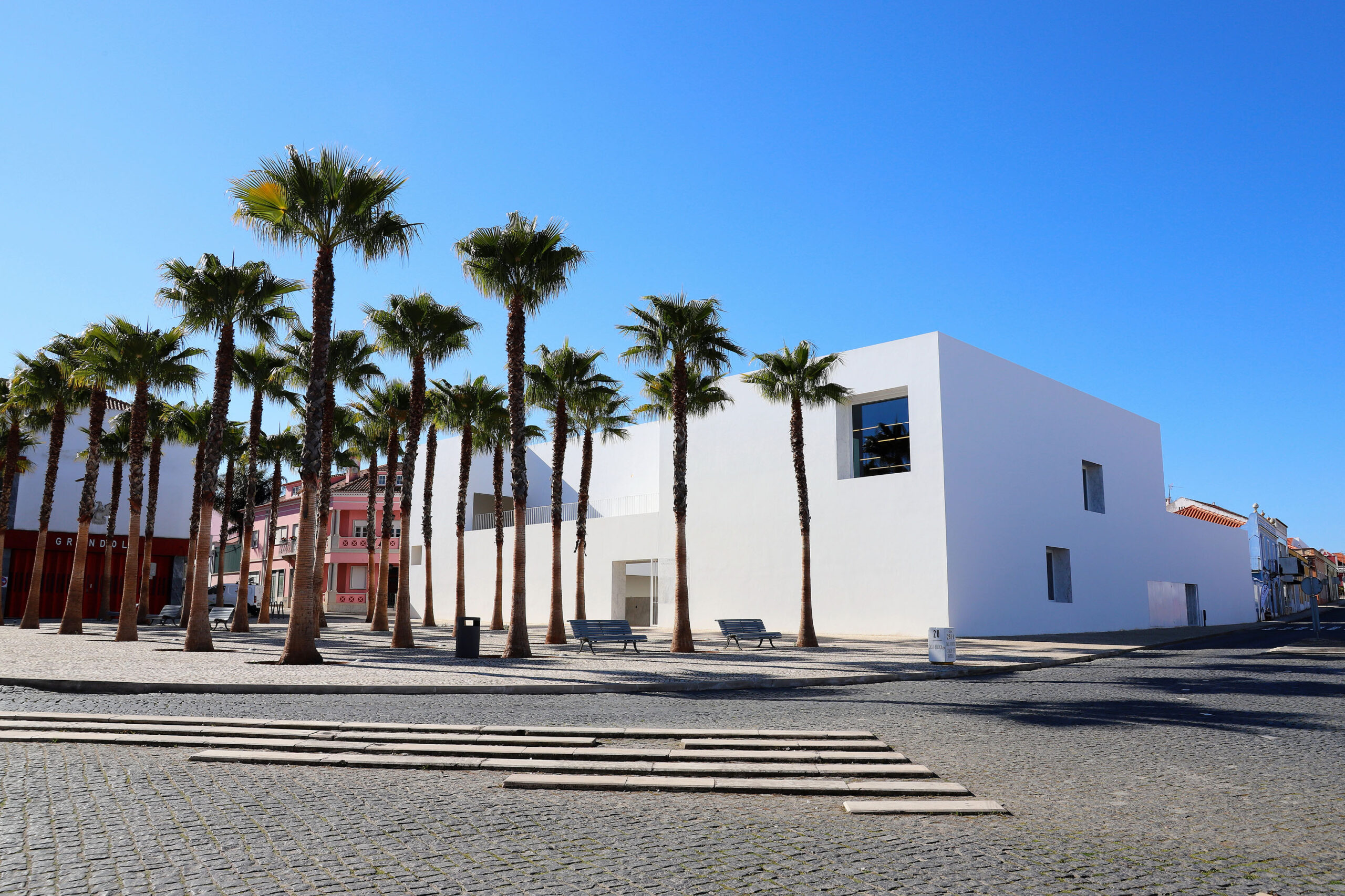 Sul Informação - Biblioteca e Arquivo de Grândola integram Ciclo de Visitas “Arquitetura pelo Alentejo”