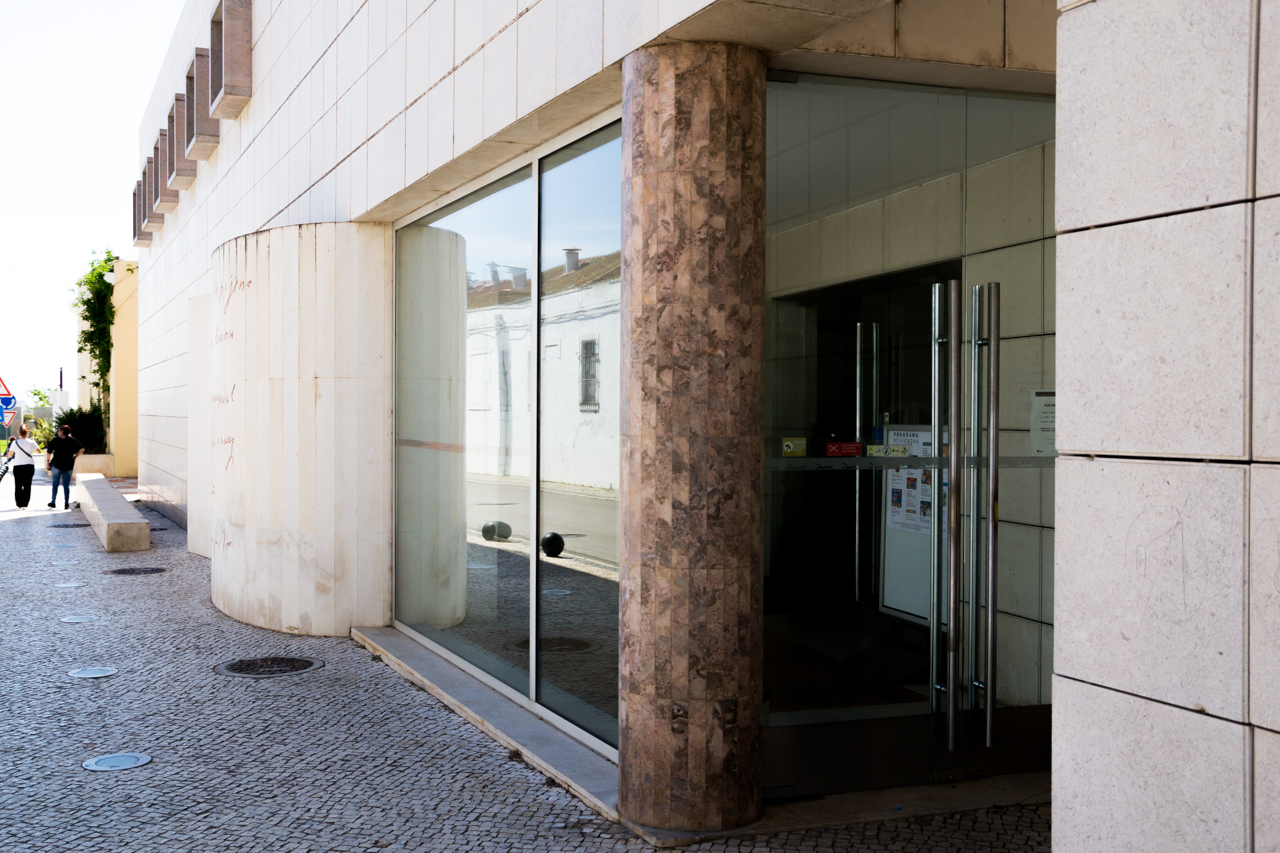 Sul Informação - Biblioteca de Faro reabre portas a 1 de Junho