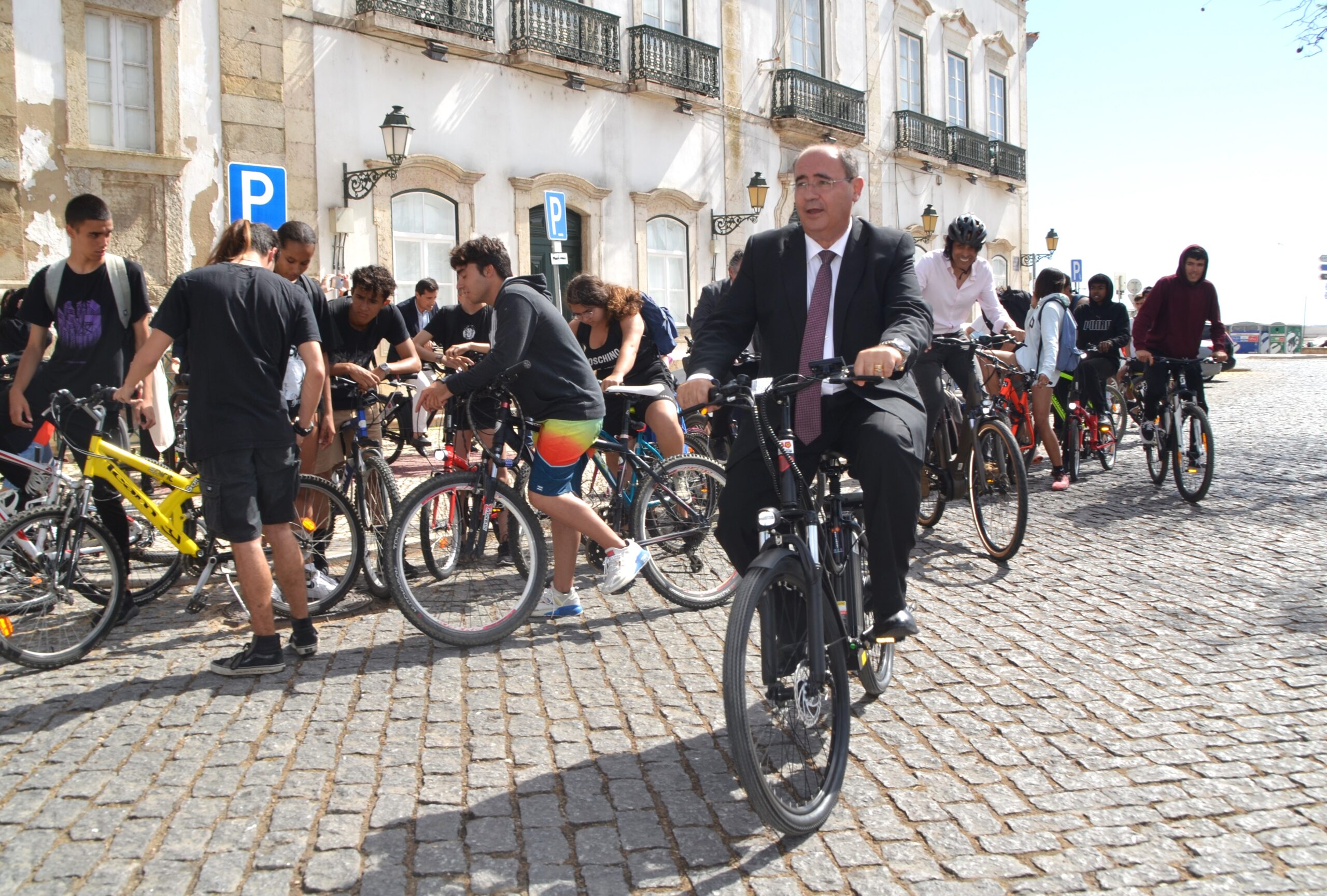Sul Informação - Faro veste “camisola amarela” da mobilidade com rede de 75 bicicletas partilhadas