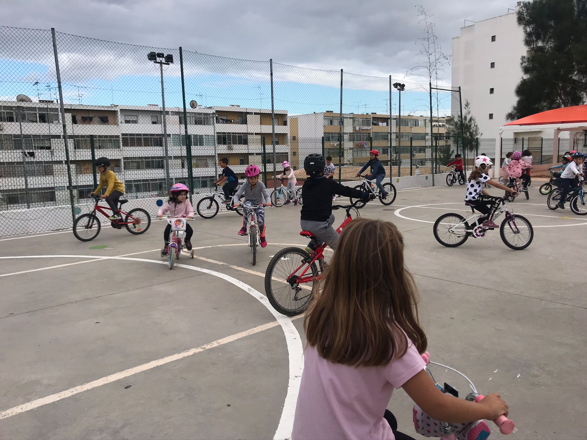 Sul Informação - Aula diferente pôs jovens farenses a andar de bicicleta