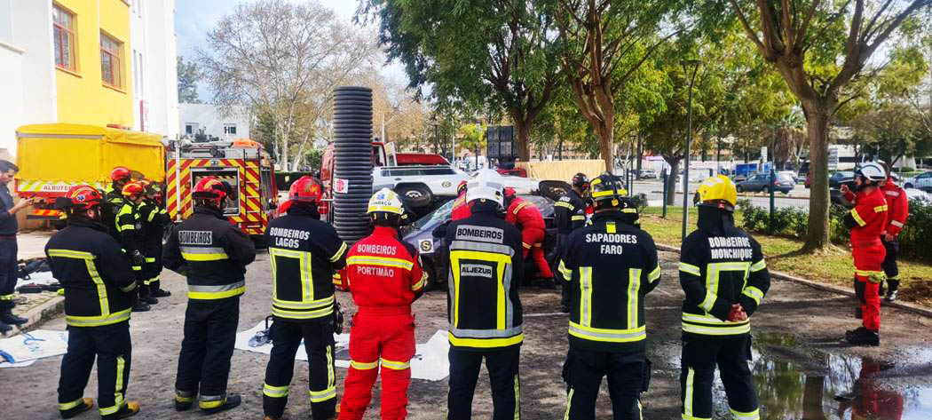 Sul Informação - Workshop de Desencarceramento prepara Bombeiros do Algarve para intervenção em acidentes rodoviários