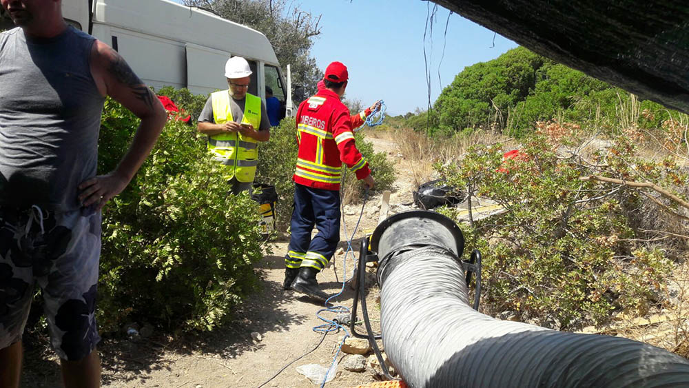 Sul Informação - Grupo de Salvamentos dos Bombeiros de Portimão resgatou com vida trabalhador em obra da Águas do Algarve