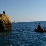 Sul Informação - Buscas para encontrar vítima de queda ao mar em Albufeira continuaram sem êxito