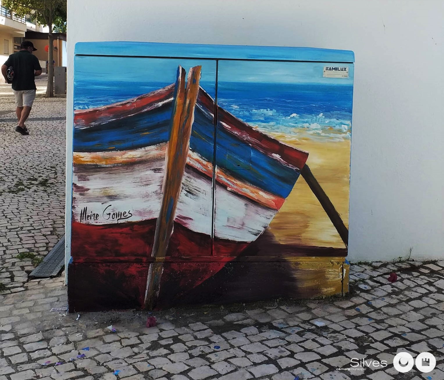 Sul Informação - Arte urbana mostra-se nas caixas de eletricidade de Armação de Pêra