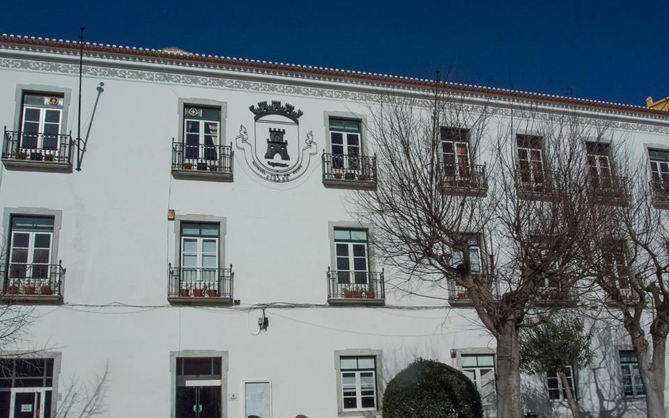 Sul Informação - Moura isenta taxas, cria equipa de apoio às PME e dá apoio psicológico