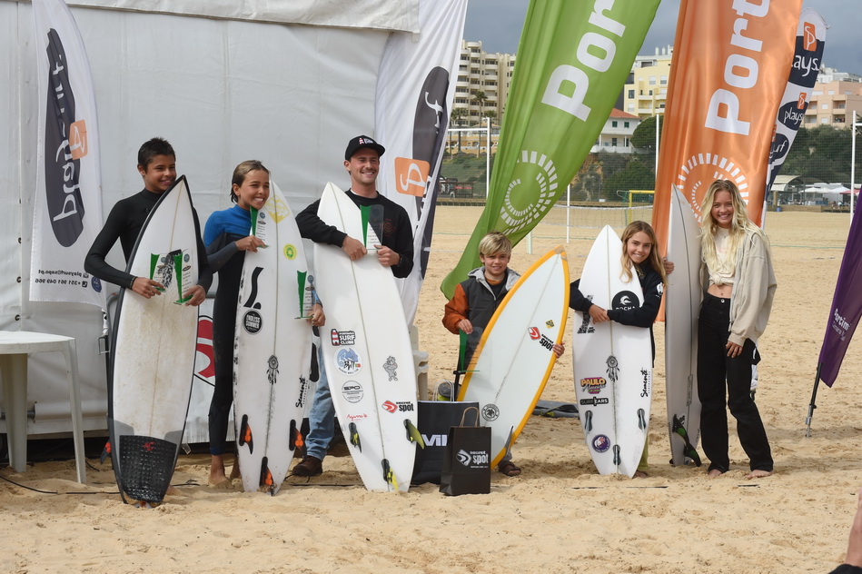 Sul Informação - Circuito Regional de Surf do Sul juntou mais de 80 atletas na Praia da Rocha