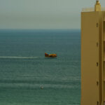Sul Informação - Canadairs que combateram fogo no Rasmalho reabasteceram frente à Praia da Rocha