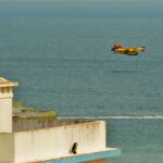 Sul Informação - Canadairs que combateram fogo no Rasmalho reabasteceram frente à Praia da Rocha