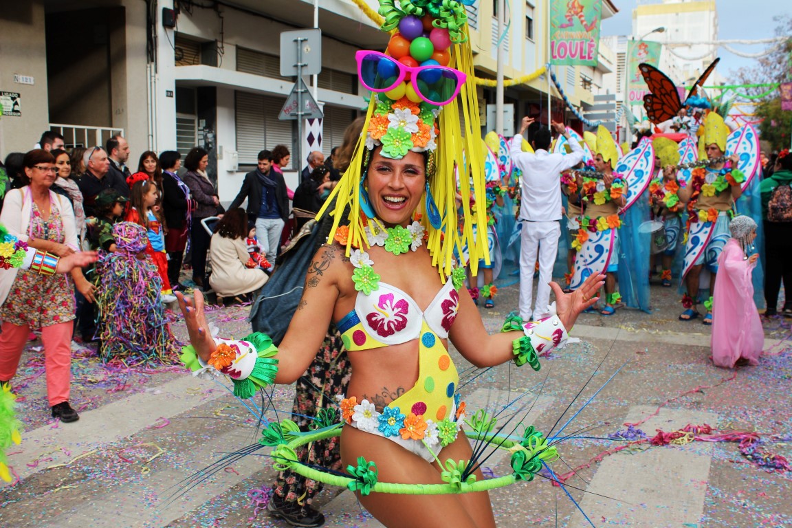Sul Informação - Fotogaleria: «A Grande Geringonça» do Carnaval de Loulé já está na rua