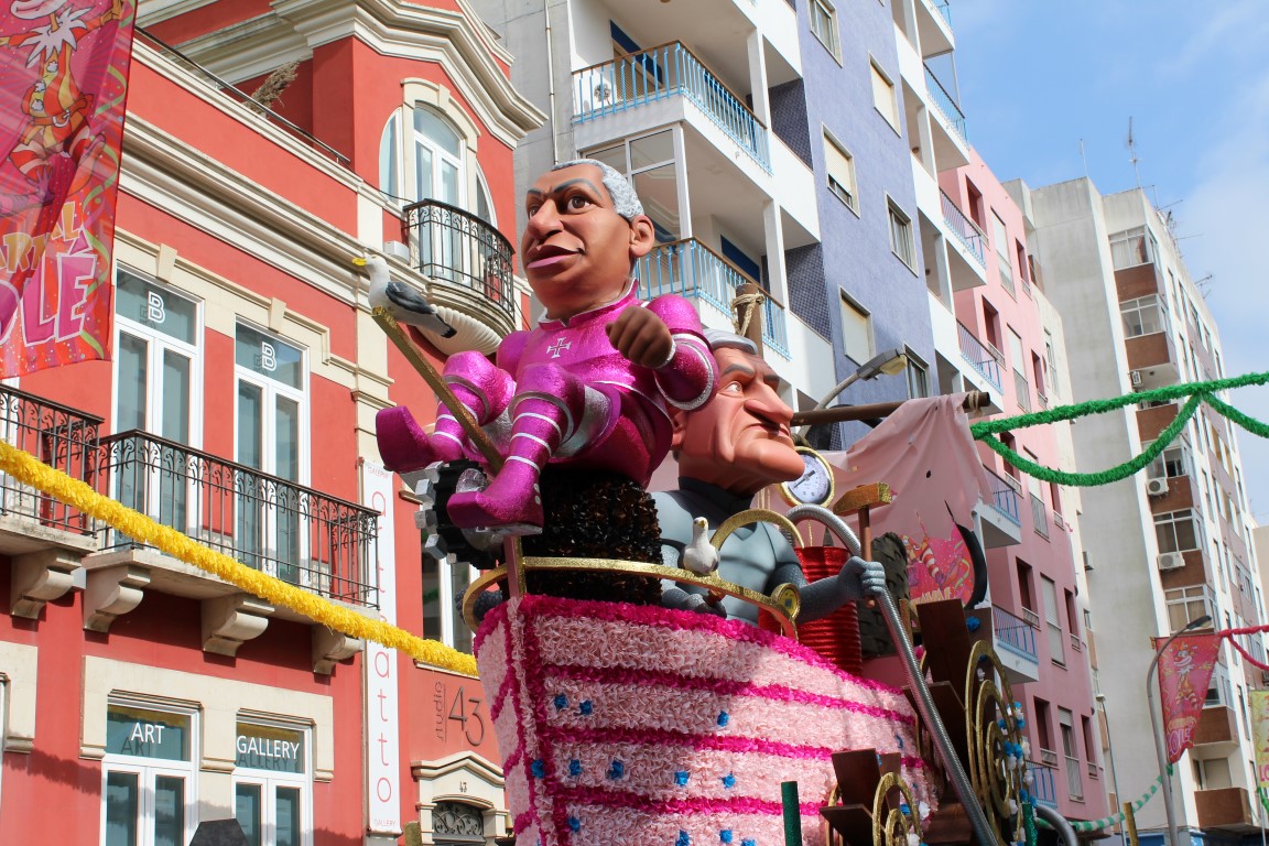 Sul Informação - Fotogaleria: «A Grande Geringonça» do Carnaval de Loulé já está na rua