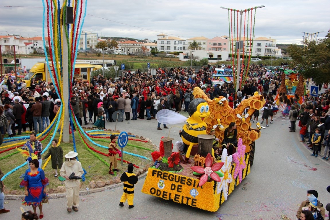 Sul Informação - Carnaval de Altura deu «largas à criatividade e surpreendeu visitantes»