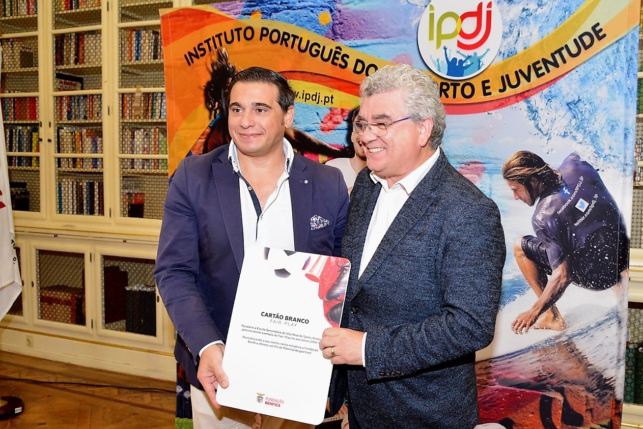 Sul Informação - Fair-Play dos alunos do Agrupamento de Escolas de VRSA premiado com o Cartão Branco