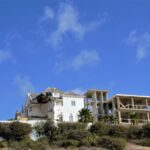 Sul Informação - Demolição de uma das últimas casas antigas da Praia da Rocha causa forte contestação