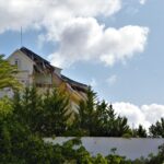 Sul Informação - Demolição de uma das últimas casas antigas da Praia da Rocha causa forte contestação