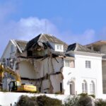 Sul Informação - Demolição de uma das últimas casas antigas da Praia da Rocha causa forte contestação