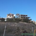 Sul Informação - Demolição de uma das últimas casas antigas da Praia da Rocha causa forte contestação