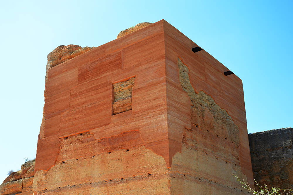 Sul Informação - Torre albarrã do Castelo de Paderne restaurada com o «processo construtivo histórico» dos almóadas