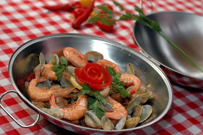 Sul Informação - Uma dúzia de restaurantes mostram o que valem no Festival da Cataplana de Almancil