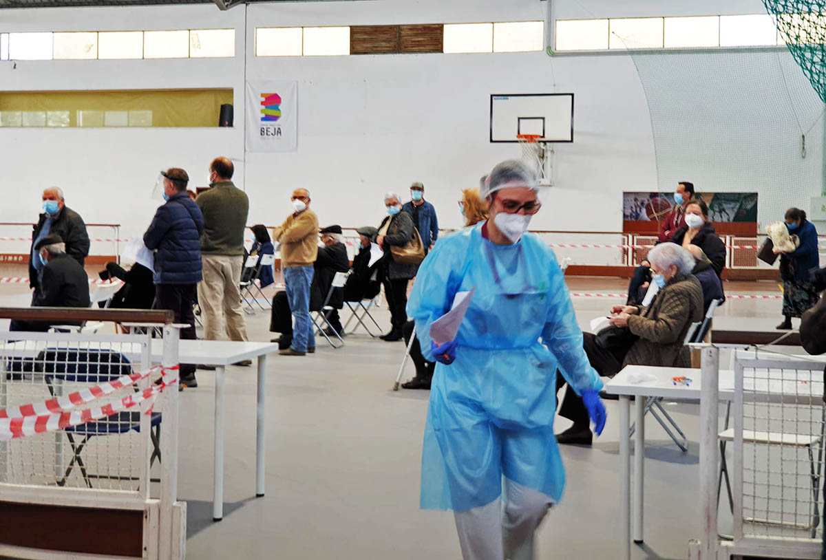 Sul Informação - Covid-19: Vacinação retomada no Baixo Alentejo depois de 15 dias de espera
