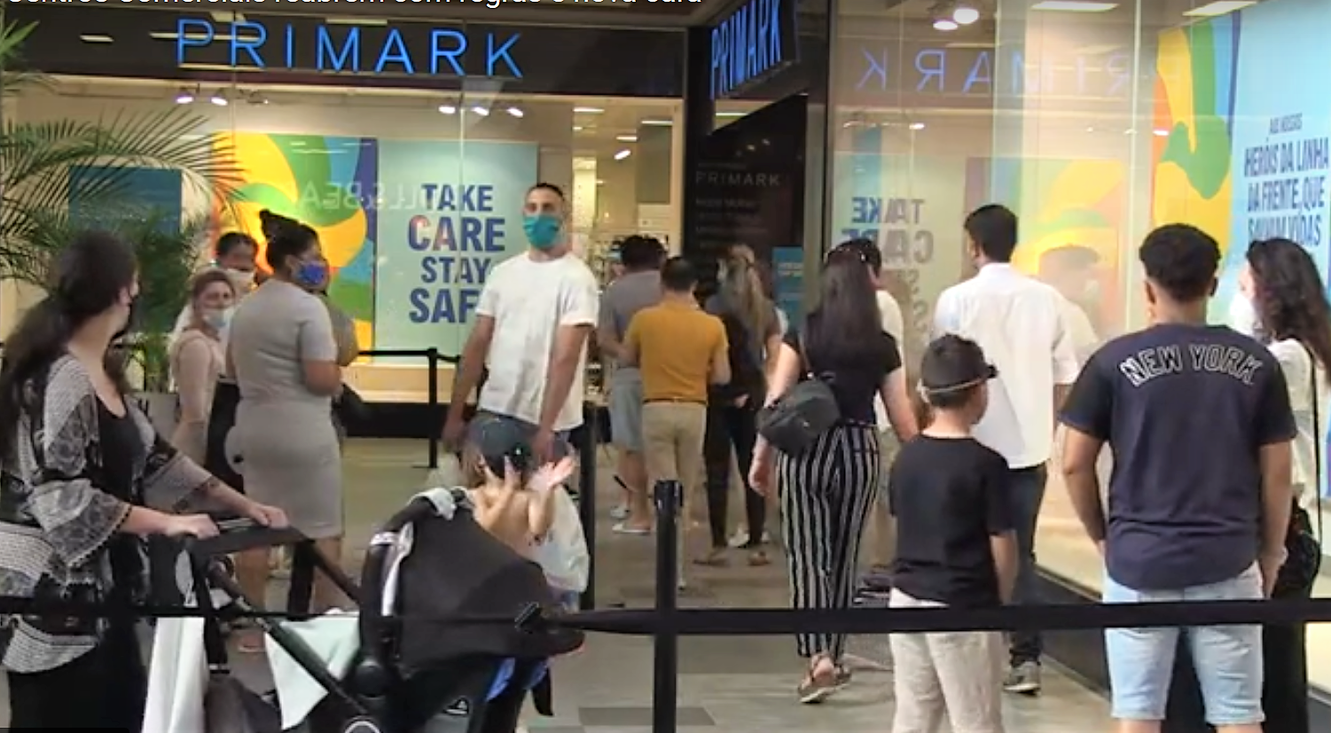 Sul Informação - Clientes com saudades dos centros comerciais fizeram fila para entrar nas lojas [vídeo]
