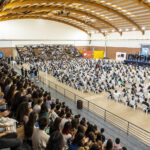 Sul Informação - Novos estudantes da UAlg encheram o Pavilhão da Penha para sessão de boas-vindas