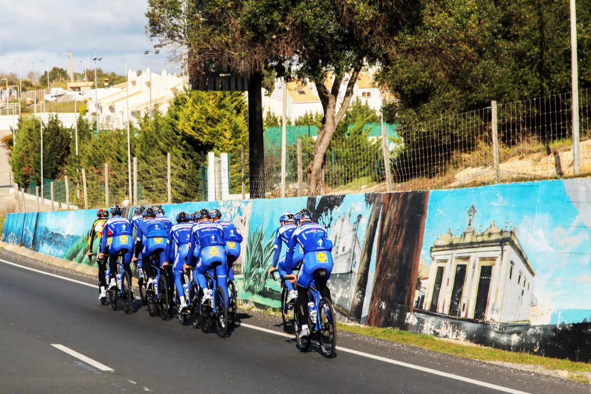 Sul Informação - Melhor equipa do mundo de ciclismo estagiou em Lagoa