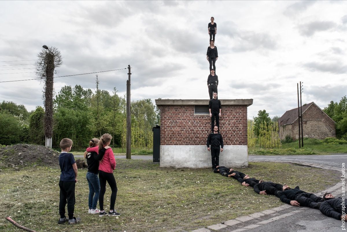 Sul Informação - Descobrir o espaço público à luz da linguagem acrobática em “Les Voyages”