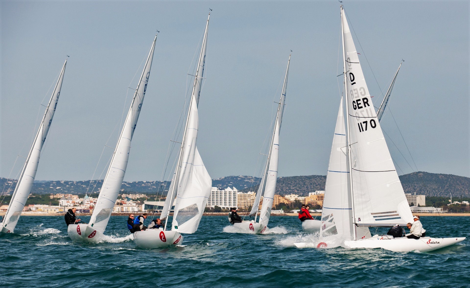 Sul Informação - Vilamoura está a ser palco das regatas do Campeonato Nacional da Classe Dragão