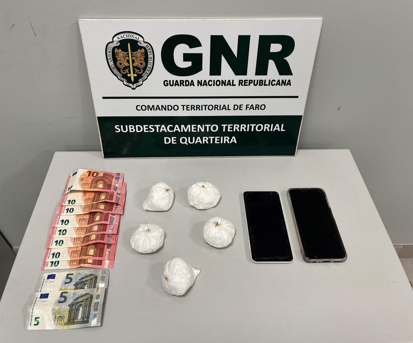 Sul Informação - Detidos dois homens com cocaína no carro em Quarteira