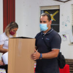 Sul Informação - Faro entrega 1000 dispensadores de gel aos comerciantes
