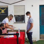 Sul Informação - Faro entrega 1000 dispensadores de gel aos comerciantes