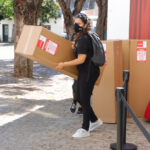 Sul Informação - Faro entrega 1000 dispensadores de gel aos comerciantes