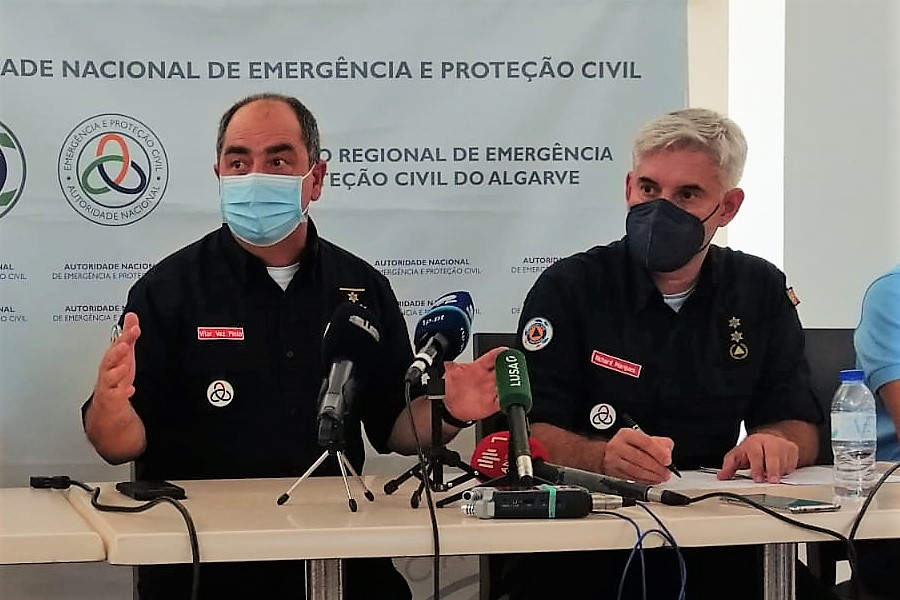 Sul Informação - Combate noturno ao incêndio correu bem, mas calor e mudança do vento preocupam