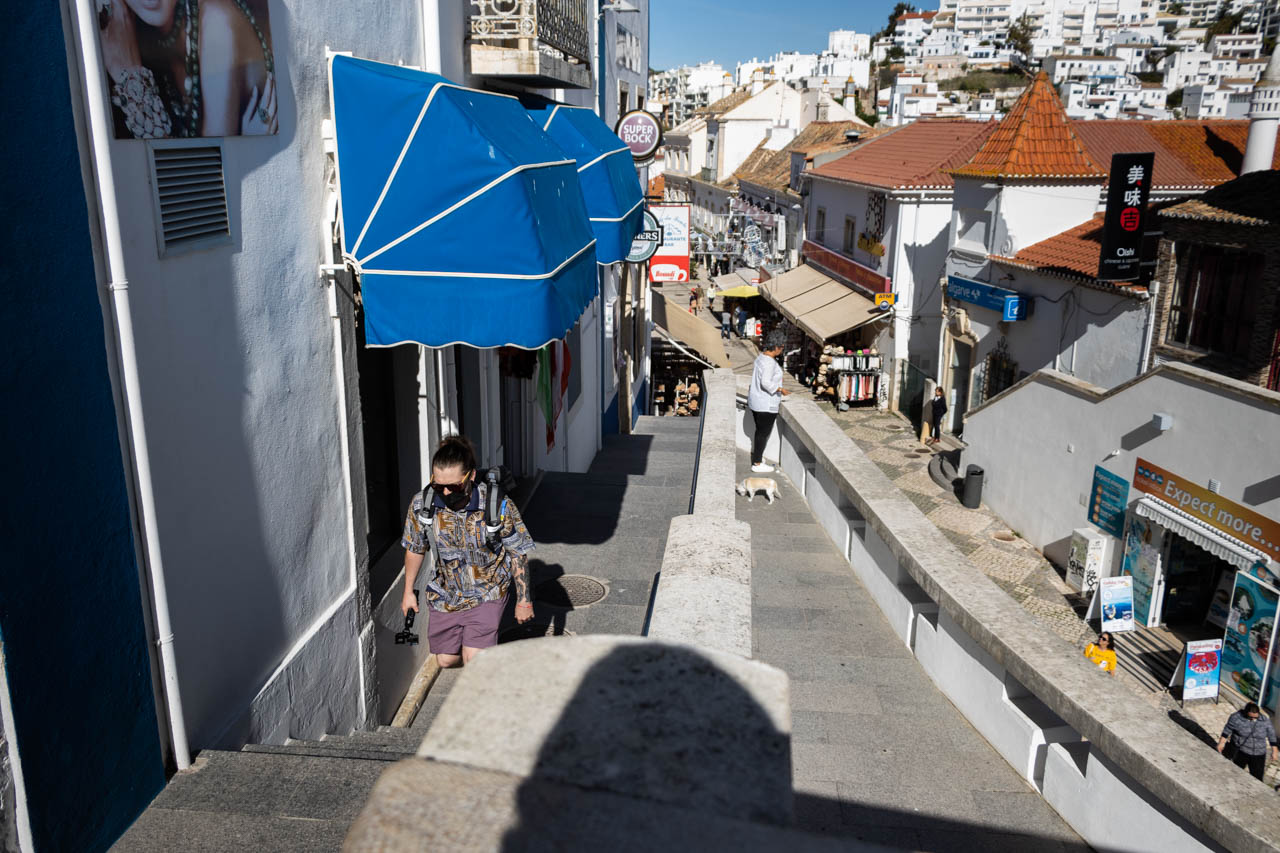 Sul Informação - Há 7 novos Concelhos de Risco Elevado no Algarve a partir de hoje. Saiba quais as regras