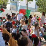Sul Informação - União das Freguesias de Lagoa e Carvoeiro distribui cravos e livro infantil sobre os 50 anos do 25 de Abril